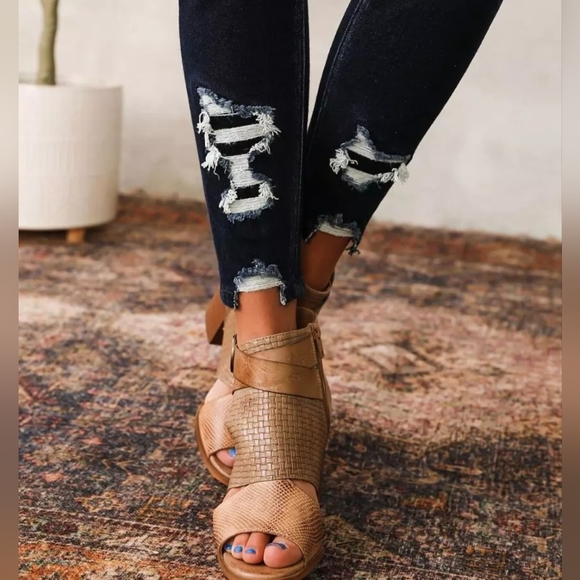 Buckle KanCan Jeans - Picture 3 of 6